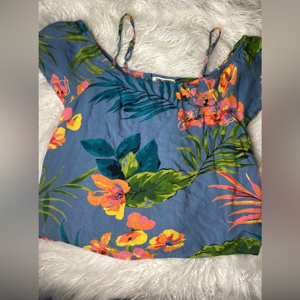 Beach style, absolutely comfortable fabric size small Billabong